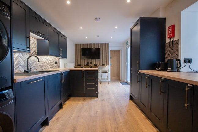 Luxury New Rooms For Rent 🏡 Main Photo