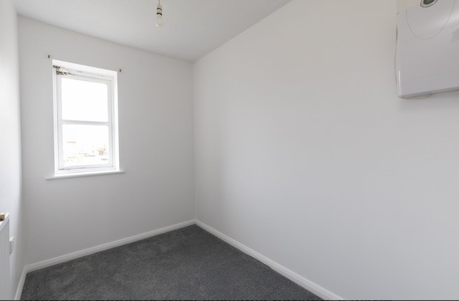 Two rooms available for rent in a 3 bedroom house Main Photo