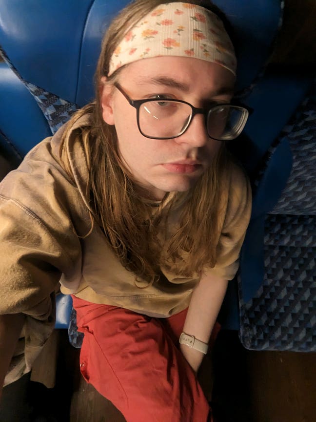 29 y/o agender person seeks studio or flat Main Photo