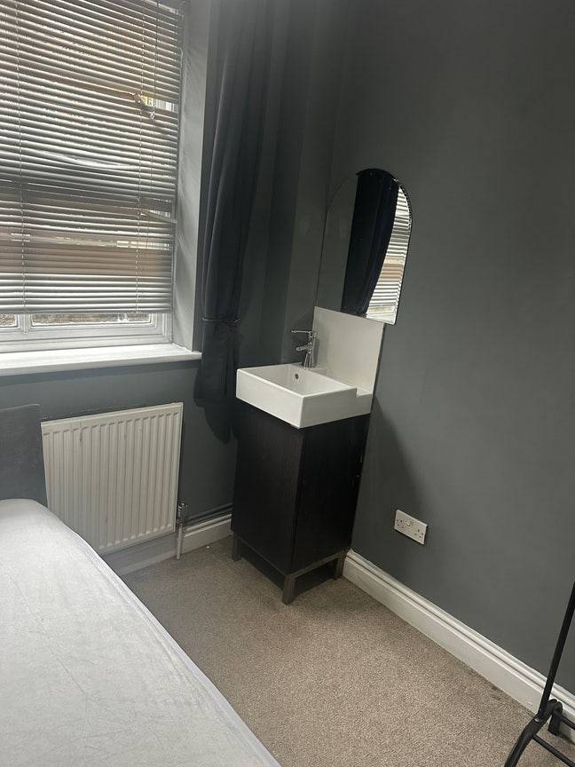 Single room  WiFi- bills included  Main Photo