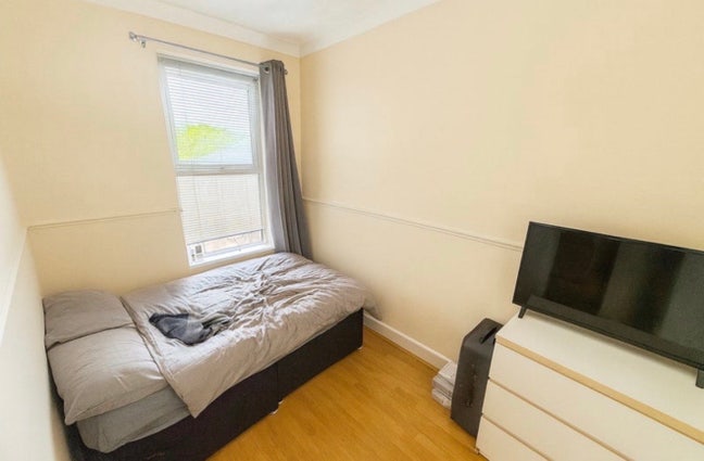 10-Minute Walk to Eastleigh Town Centre Main Photo