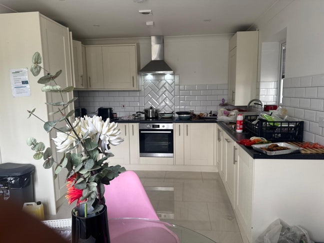 Single room available  Main Photo