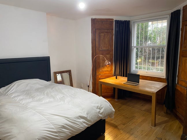 Specious Garden Flat N16 Main Photo