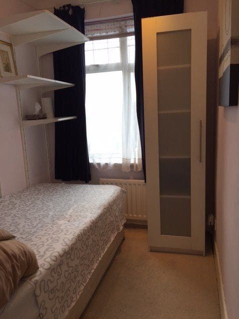 Beautiful Single Room in a Clean House Main Photo