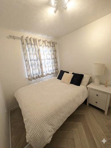 Double Bedroom – Dean Park Road, BH1 1JA Main Photo