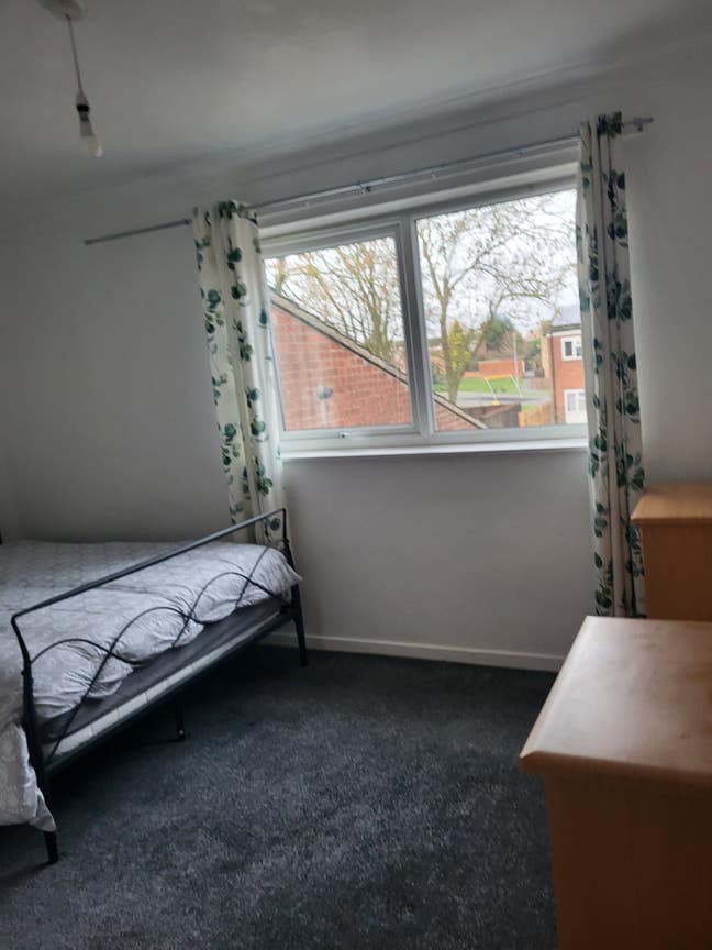 2 Rooms Available (first floor) Main Photo