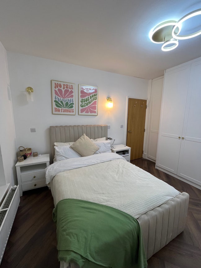 Beautiful double room available - Romford  Main Photo