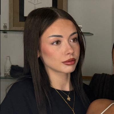 I am a female student aged 20. I am looking f... Main Photo