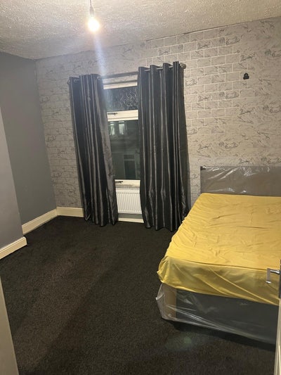 Private rooms available in a 4 bed house  Main Photo