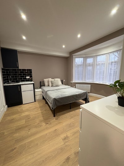 🏡 Spacious studios in Enfield – EN1  Main Photo