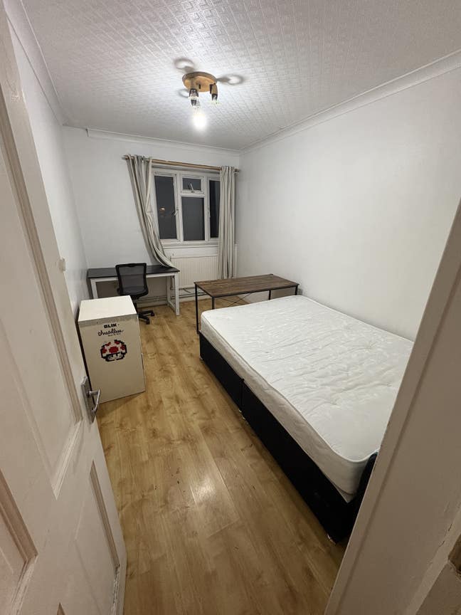 Spacious Double Rooms in E1 | Excellent Transport  Main Photo