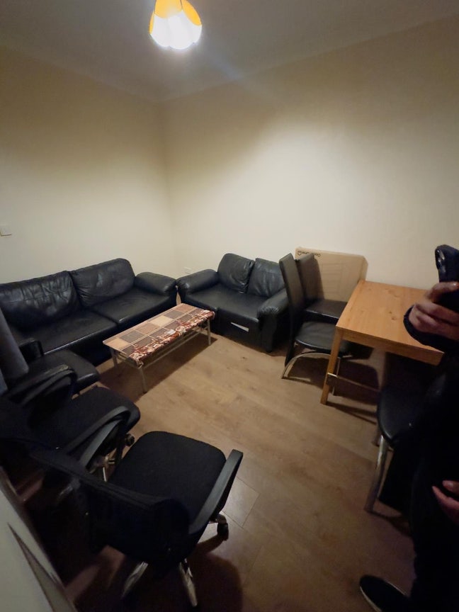 Sharing room to let Main Photo