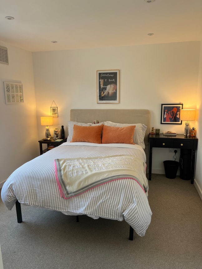 Lovely double room in 3 storey house w garden Main Photo