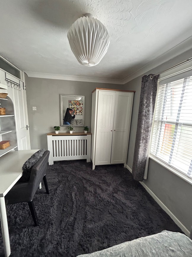 Double room available in family house  Main Photo