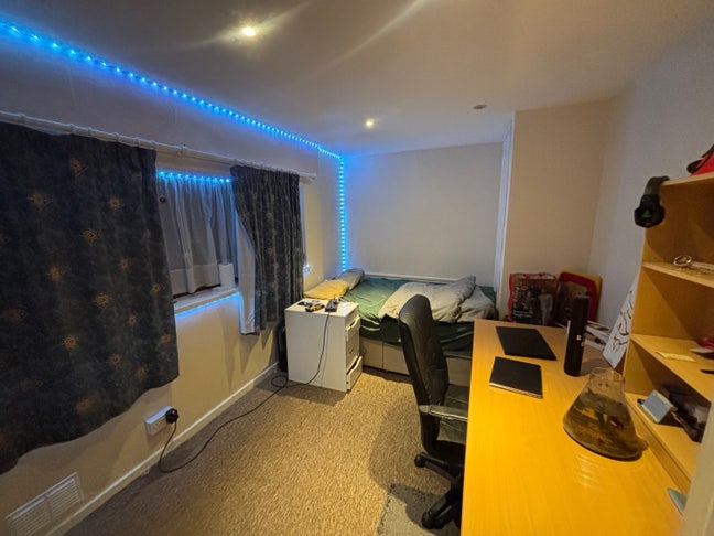 Room for rent Main Photo