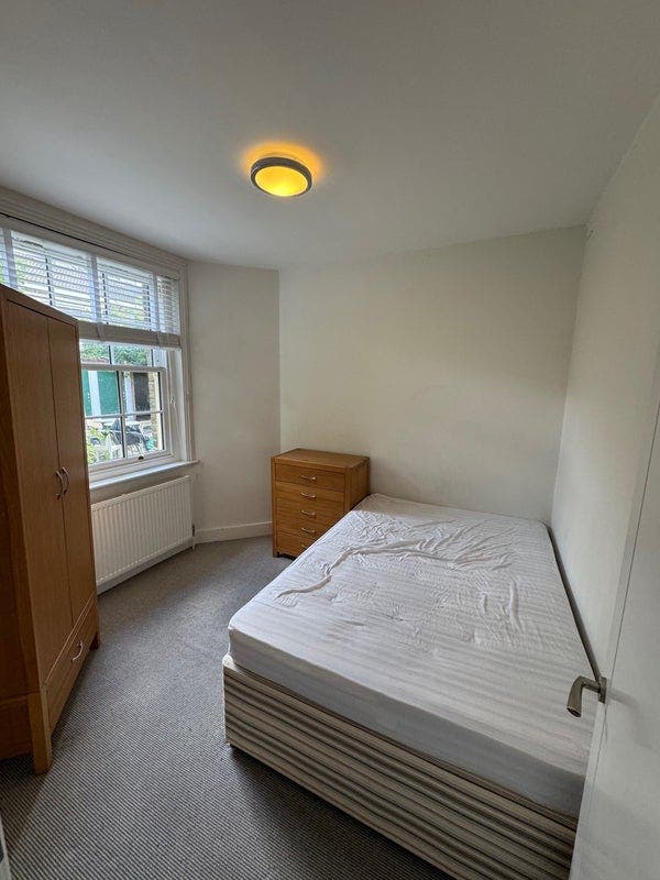 Double room in Walworth, cheap rent, friendly flat Main Photo