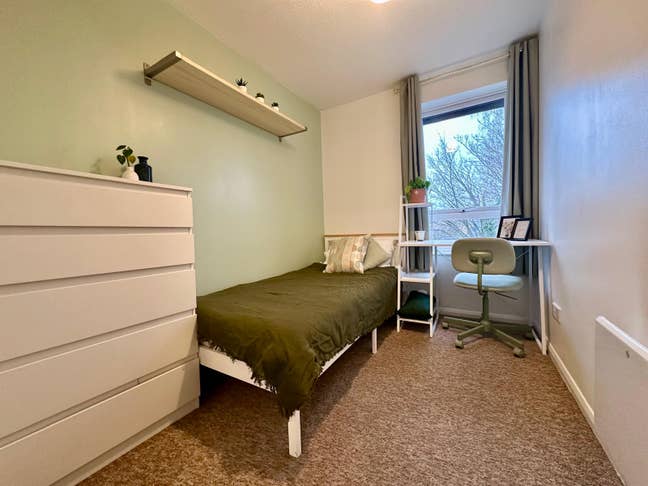 Single room next to Cambridge Station, all female Main Photo