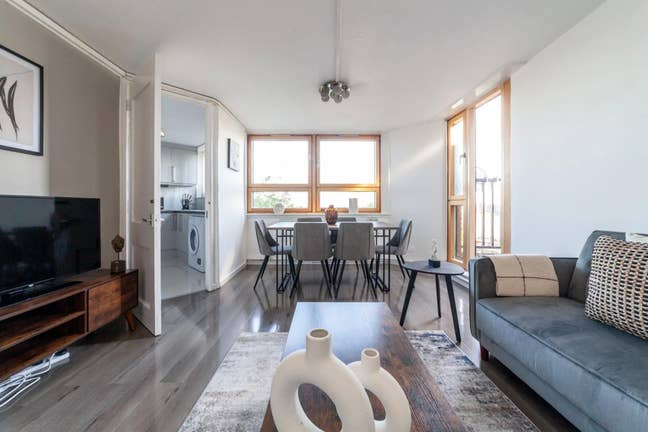 Large 4 Bedroom Flat - Chelsea with Riverside View Main Photo