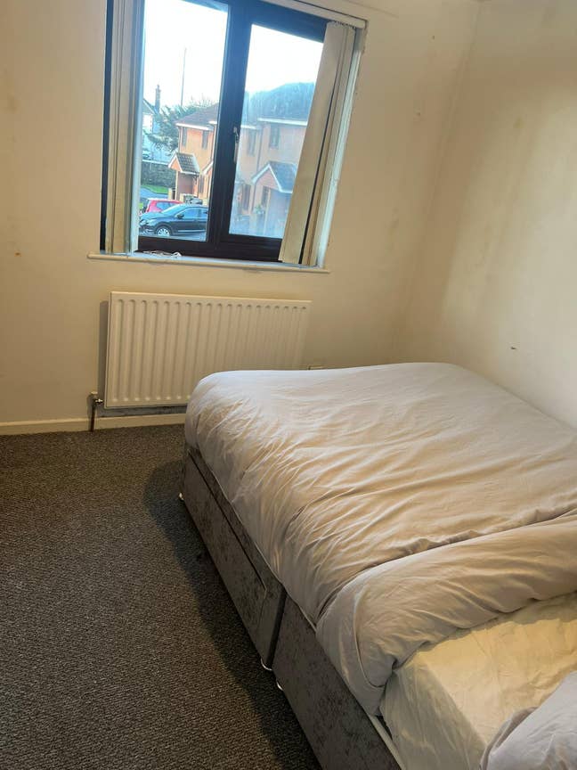 Spare Room Available – Great Location & View | Urg Main Photo