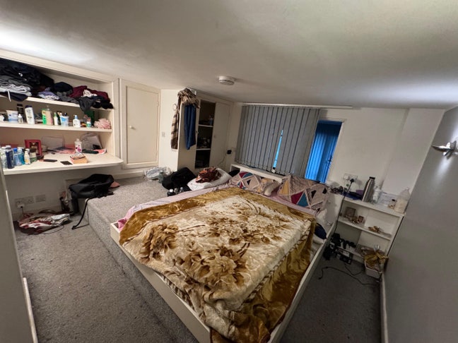 Looking for a room mate Main Photo