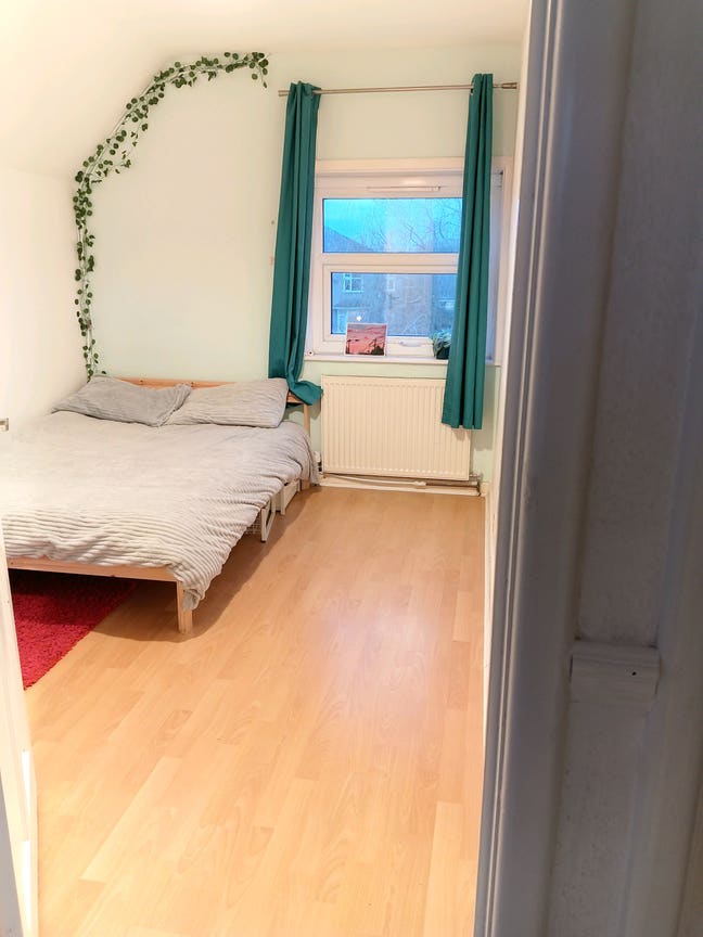 Decent size Double room  Main Photo