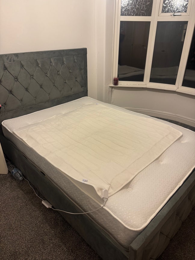 Big Furnished room in a quiet home.   Main Photo