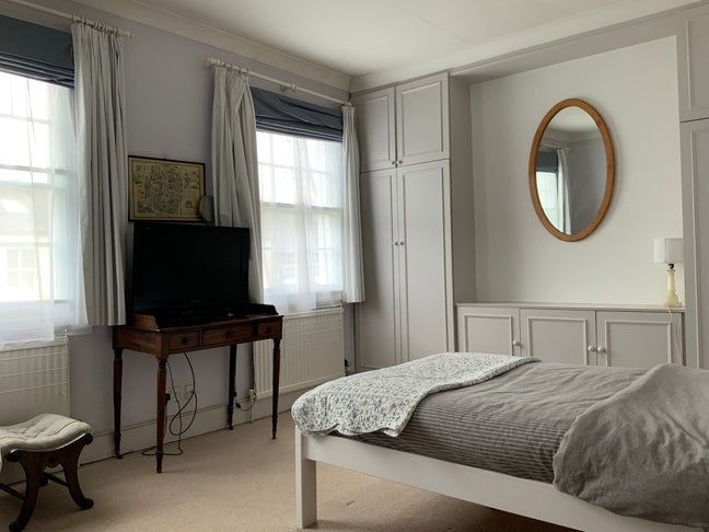 A large bright double bedroom room in Chiswick Main Photo