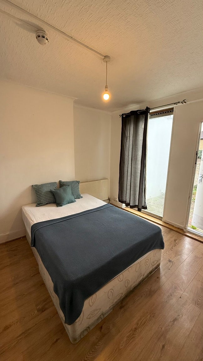 Cozy and Cheap Double Room in a Residential Place Main Photo