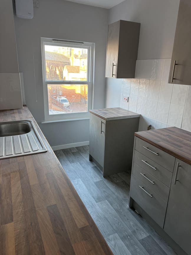 Recently refurbished large 1 bed flat  Main Photo