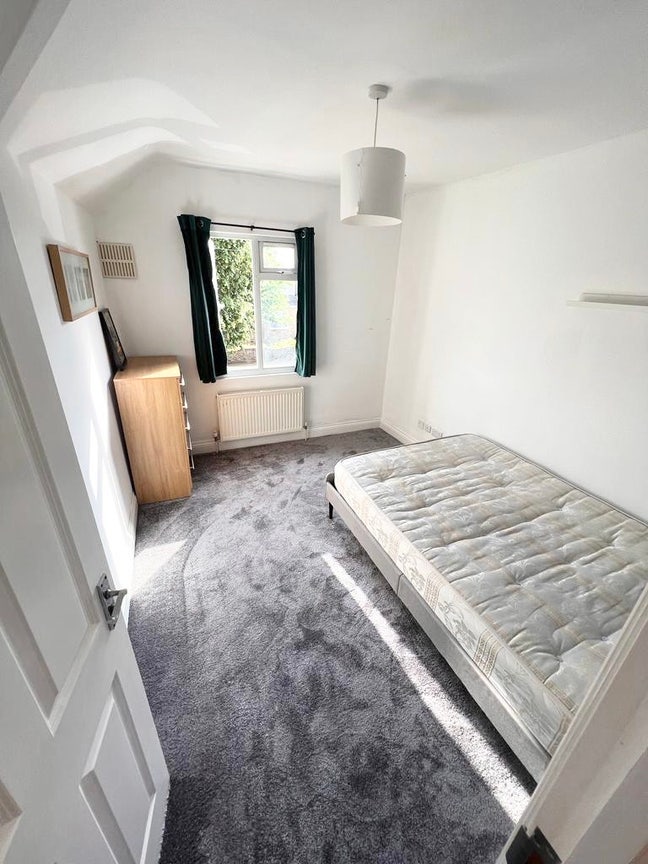 &pound;750 all bills incl. Low deposit Main Photo