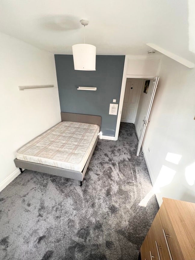 Double Room &pound;750 all bills incl. Low deposit Main Photo
