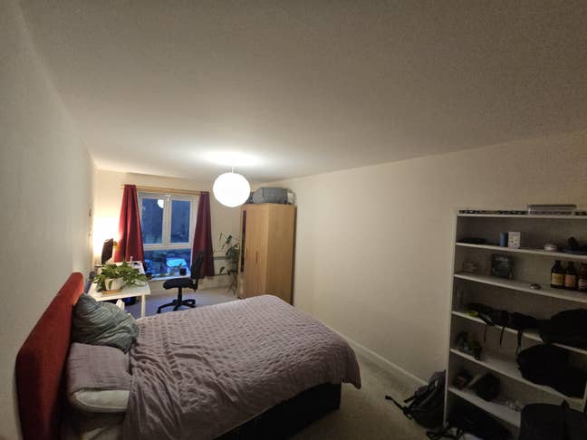 Spacious En-suite  Main Photo