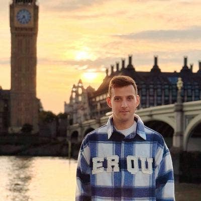 Professional Male seeks a double room Main Photo