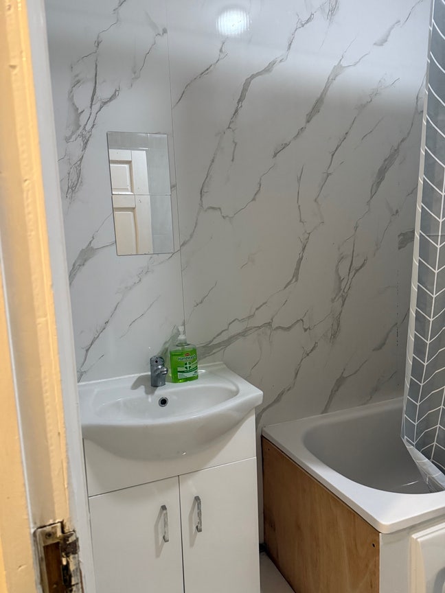 Master bedroom Main Photo