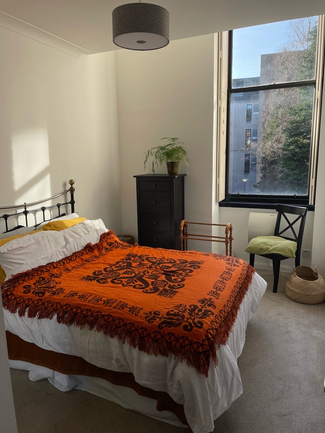 Bright sunny room in Merchant City flat available! Main Photo