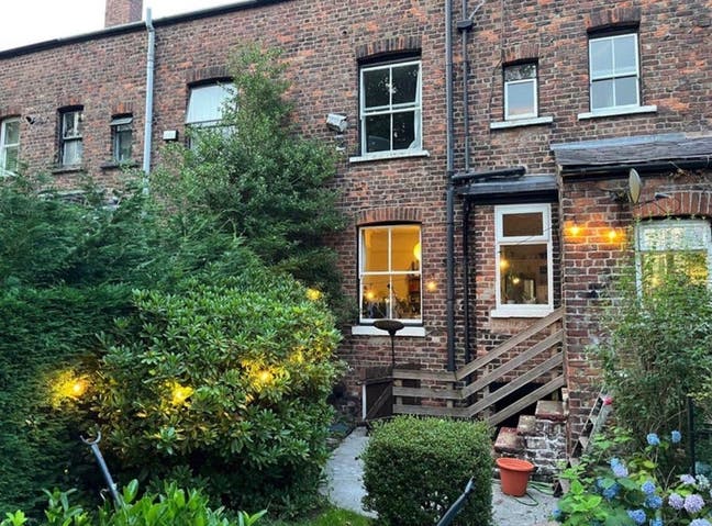 Looking for two housemates Main Photo