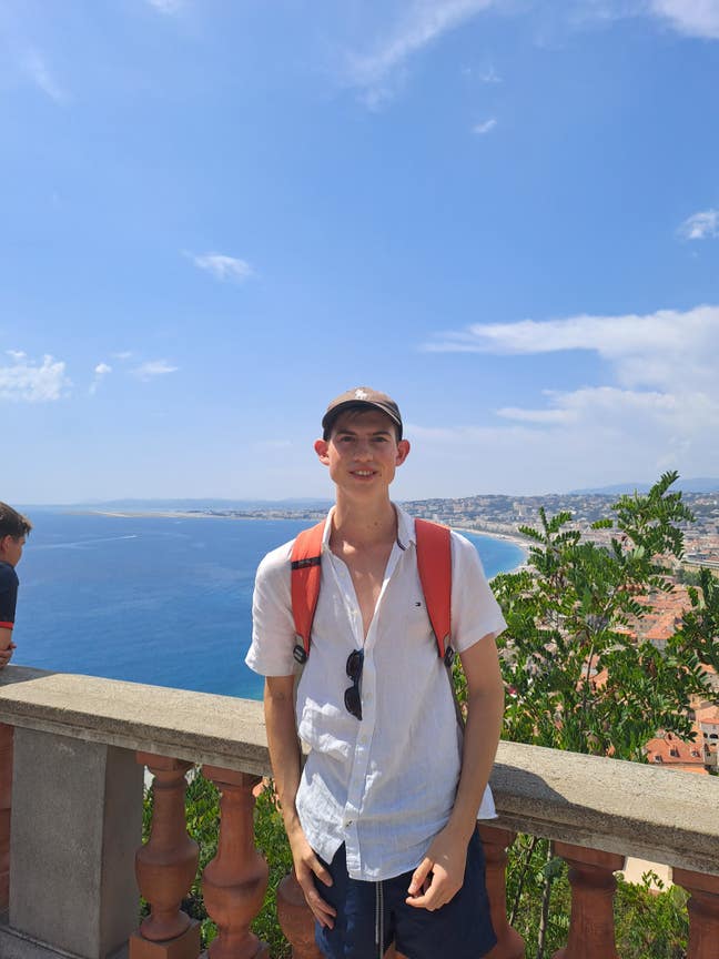 21yo professional wants good central Ldn links Main Photo