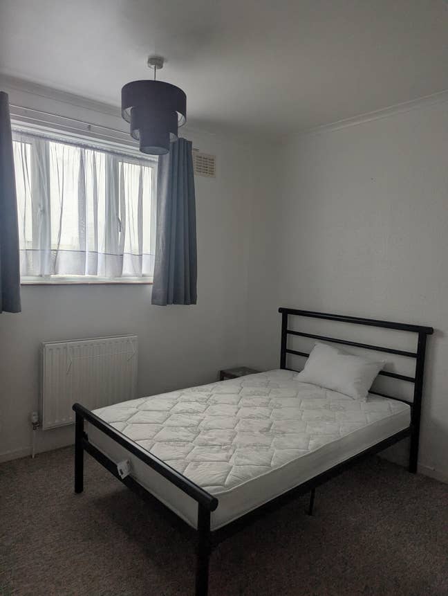 Single room in none smoking property Main Photo