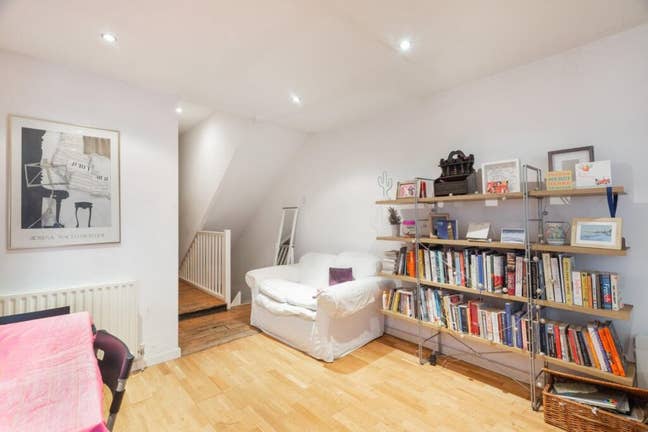 Entire flat available in Clapham SW8 Main Photo