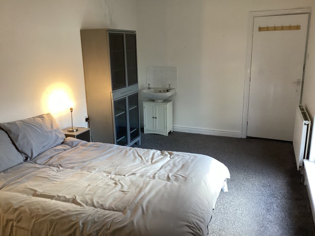 Room to rent Main Photo