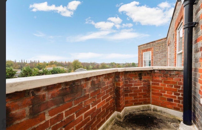 Room for Rent – Clean, Quiet & Convenient Main Photo