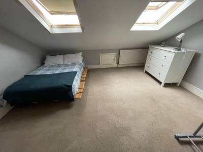 Well-Located Room Near Transport 🚆🏡 Main Photo