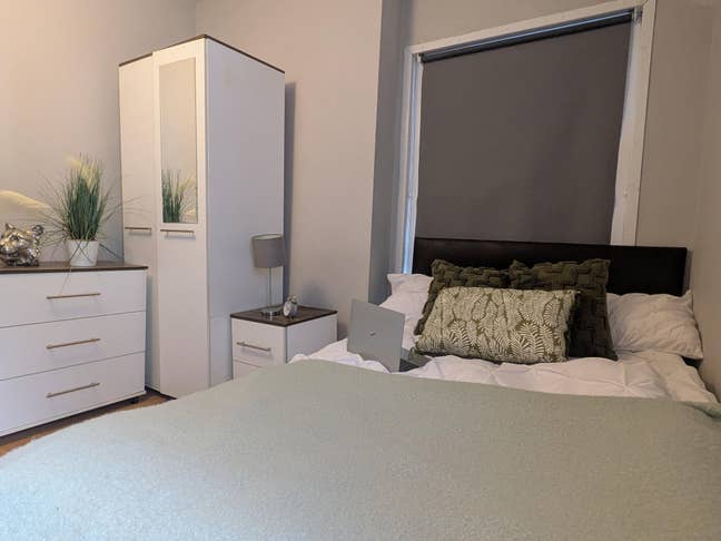 Quiet Professional Home Near Great Transport links Main Photo