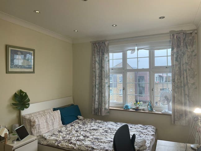 Nice double room  near tube station Main Photo