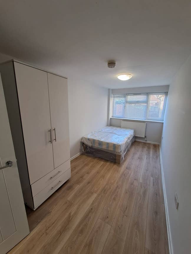 Studio Room Available – Treeside Close, West Drayt Main Photo