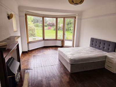 👉🌿Quiet Pro House Share | 🚆 Fast London Links Main Photo