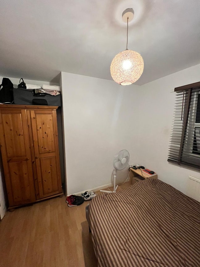 1 Room Available in a 3B Flat Main Photo
