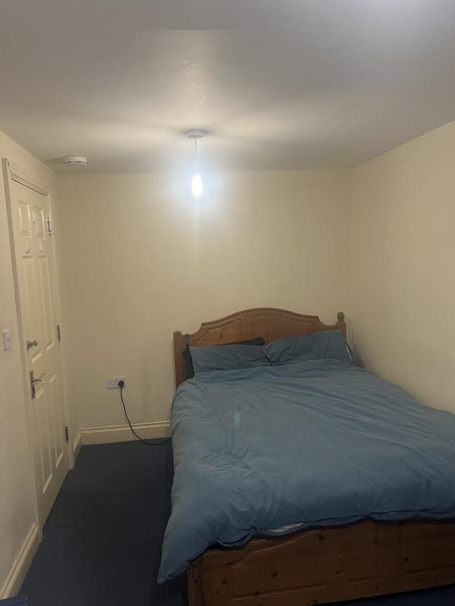 Short Term Let Double room behind County Hospital Main Photo