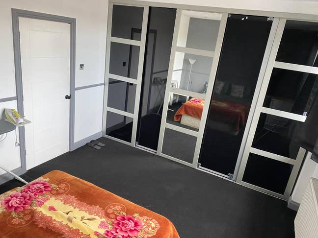 Room for 2 Gals or Couple in 4Bedroom House  Main Photo