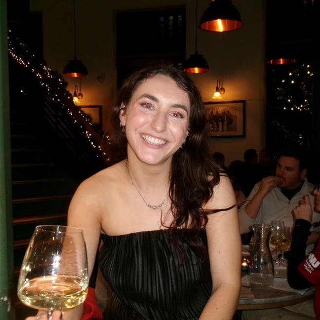 Professional Female seeks a double room Main Photo